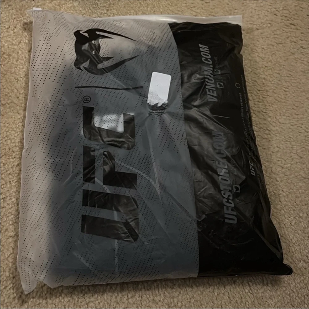 Women's Black UFC Fight Night Venum Walk Out 2.0 Hoodie jacket S - Picture 13 of 16